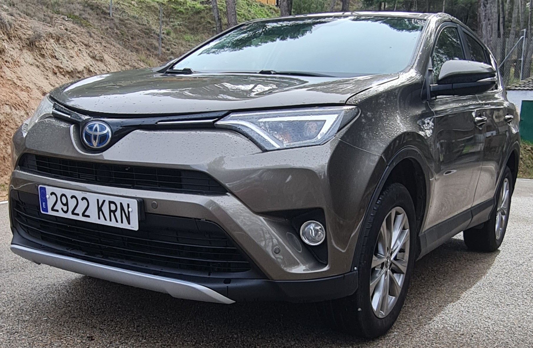 Toyota RAV4 2.5 HIBRYDO, año2019, 360.900km, Precio 14990€. VENDIDO
