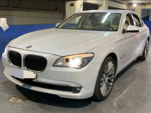 BMW 750i - 408cv - XDrive 21.990 €
